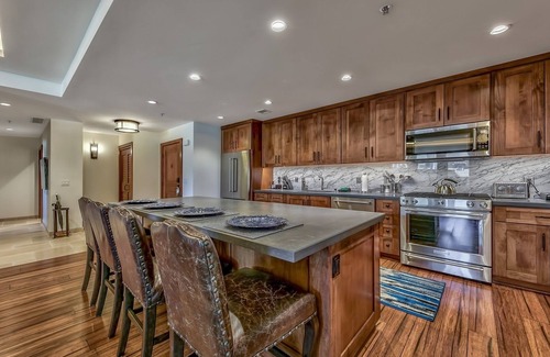 South Lake Tahoe Condo | Luxury 3Br Residence steps from Heavenly Village & Gondola by RedAwning