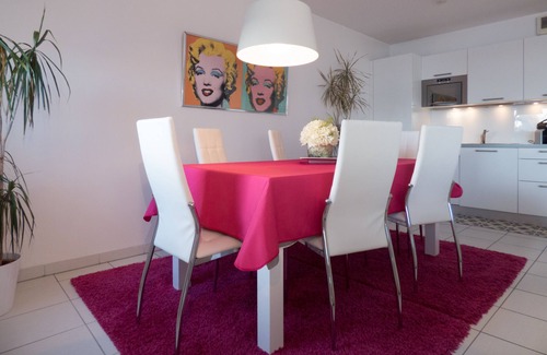 Courtoisville-Sillon-Moka Apartment | Luxury 4* apartment with closed garage and pond view 50m from the Sillon beach