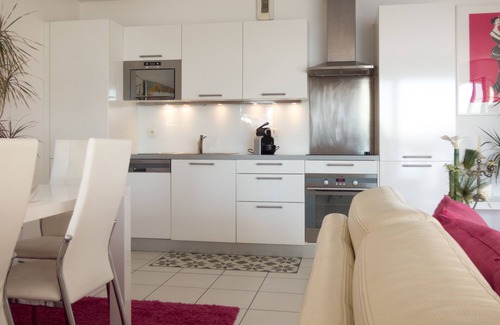 Courtoisville-Sillon-Moka Apartment | Luxury 4* apartment with closed garage and pond view 50m from the Sillon beach