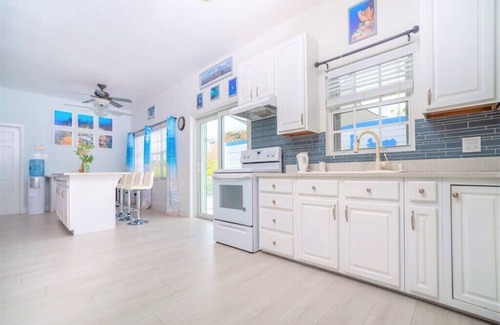 East End House | Luxury 4 Bdr Ocean View Home w/Pool + Hot Tub
