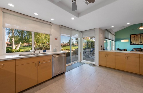 Palm Desert House | ★Luxury 4 Bdrm - Monterey Country Club - Pool/Hot-tub Golf Tennis Gym Patio BBQ★