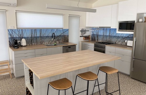 Nepean Bay House | Luxury 4 bedroom 4 bathroom Beach Front Home Free WiFi views to Kingscote