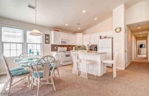 Wildwood Condo | Luxury 4 Bedroom Condo Just 1 Block from Beach, Boardwalk and Convention Center