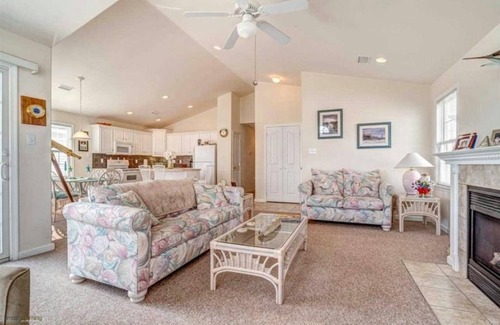 Wildwood Condo | Luxury 4 Bedroom Condo Just 1 Block from Beach, Boardwalk and Convention Center