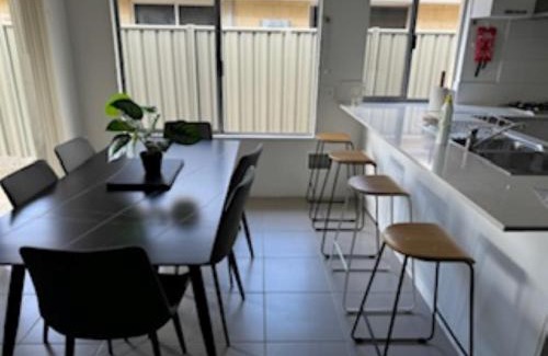 Wellard House | Luxury 4 bedroom house in Wellard only 30 minutes from Perth City