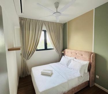 Taman Pertama Apartment | Luxury 4 Bedroom Suite at Kuala Lumpur near Maluri MRT By Suhad Suits KL