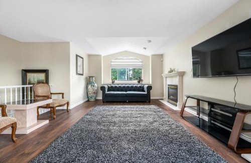 Pitt Meadows House | Luxury 4-Bedroom with 2 Private Bathrooms