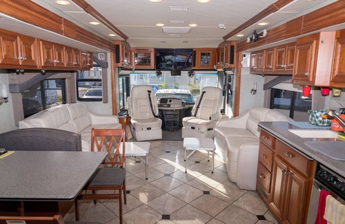 Bradenton House | Luxury 40' Motorhome at RV Resort W/full Amenities 2 Heated Pools, Bradenton Fl