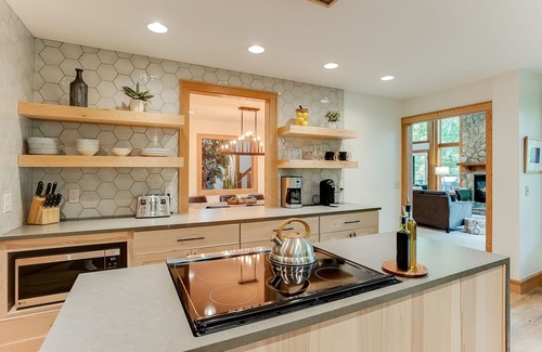 Scandia House | Luxury 4BD/3BA Custom Home-12 Acres - Sauna, Jet Tub, Theater, 3 Gas Fireplaces