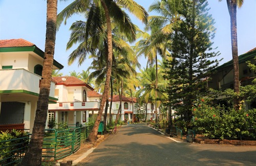 Betalbatim House | Luxury 4BHK Beach House, En-suite, Gated, Pool
