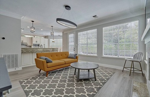 The Woodlands House | Luxury 4BR/3Bath with the heated pool and Spa