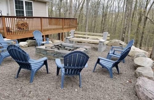 Lackawaxen Ski Chalet | Luxury 4BR Chalet-5 Mins. to Pool/Lake/Ski-Game Room in Basement
