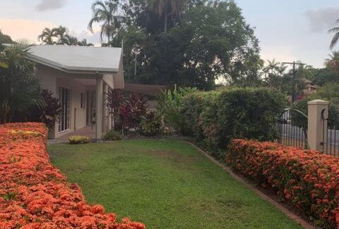 Port Douglas House | Luxury 5 Bedroom home, Steps to Beach Sol