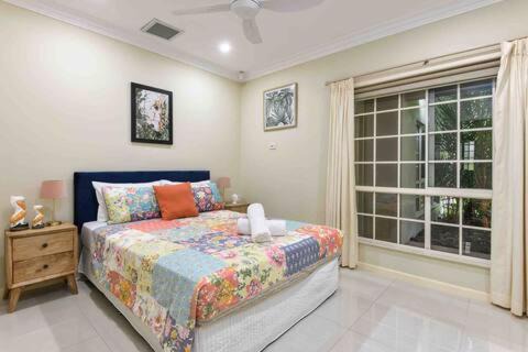 Port Douglas House | Luxury 5 Bedroom home, Steps to Beach Sol