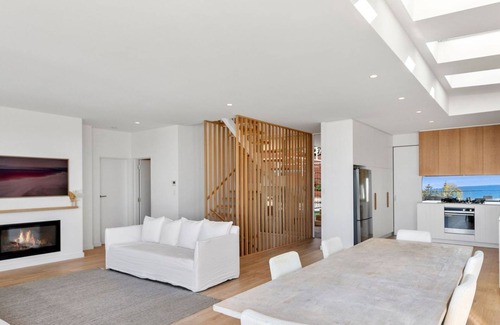 Curl Curl House | Luxury 5 Bedroom House with Pool and Beach Views