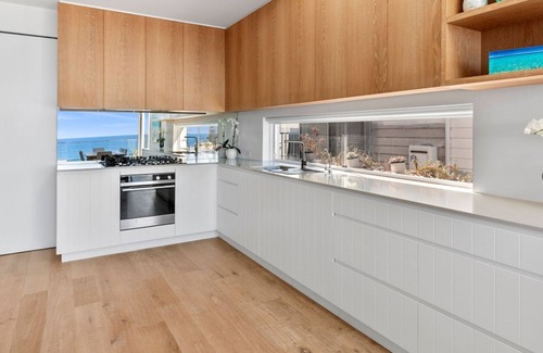 Curl Curl House | Luxury 5 Bedroom House with Pool and Beach Views