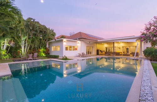 Hua Hin Villa | Luxury 5 Bedroom Pool Villa Amrahs