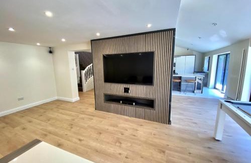 Milton Keynes Apartment | Luxury 5 Bedrooms House in Milton Keynes