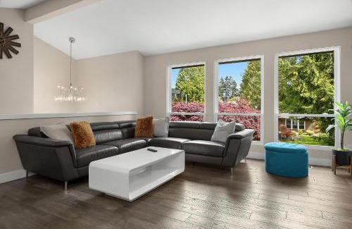 Edmonds Villa | Luxury 5 beds Villa with Heated Pool & Resort Amenities