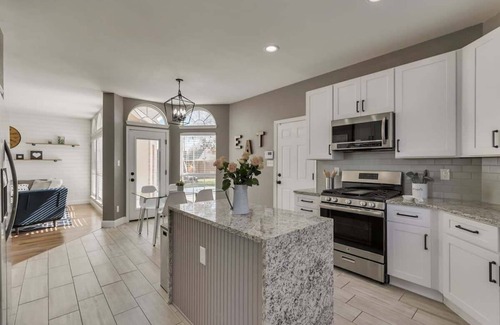 Rowlett House | Luxury 5 BR, Jacuzzi, Gym, Near Lake for large Fam