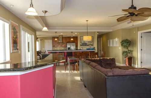 Clearwater Beach Condo | Luxury 5-Star Waterfront: Spacious 3 BR/Ba w/Pool, Hot Tub, Views! Walk to All