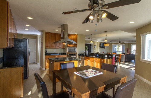 Clearwater Beach Condo | Luxury 5-Star Waterfront: Spacious 3 BR/Ba w/Pool, Hot Tub, Views! Walk to All