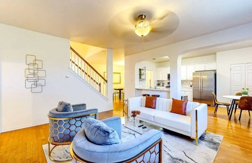 Scofield Farms House | Luxury 5BR, 3BA Austin Retreat ~ Pool~ Parking