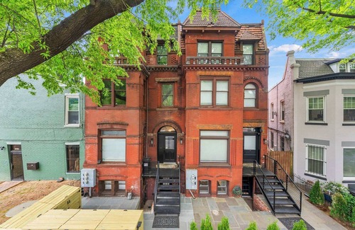 Shaw Apartment | Luxury 5BR Townhouse | Heart of DC | Private Patio