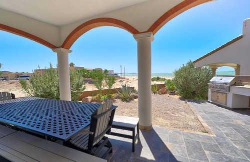 Laguna Shores House | Luxury 6 Bed Beachfront Home in Laguna Shores Pool, Pickleball, Kayaks, Spa
