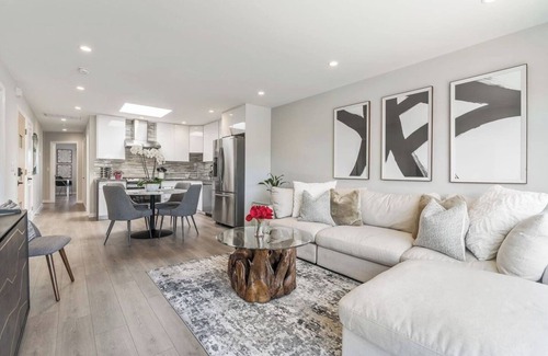 Daly City House | Luxury 7BR Home Near SFO w/Parking