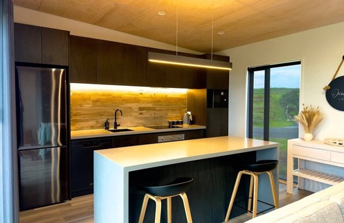 Waverley Cabin | Luxury Absolute Ocean View Lodge