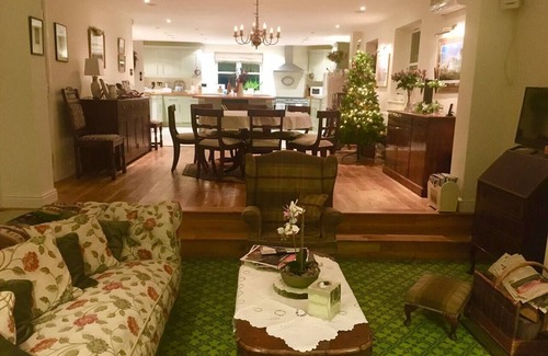 Macclesfield House | Luxury Accom with Pool Henbury Macclesfield