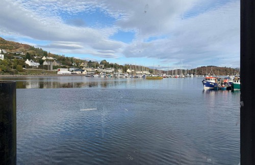 Tarbert Boat Rental | Luxury accommodation on the Quayside in centre of Tarbert