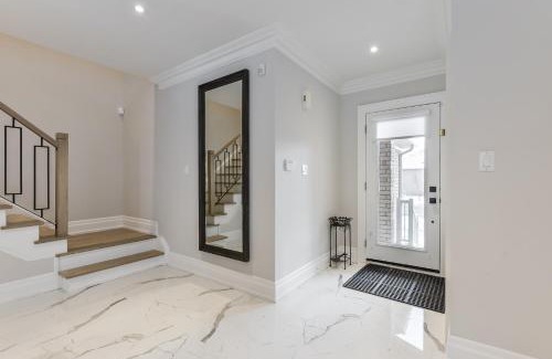 Vaughan House | Luxury Adventure, Rutherford Go station & Wonderland