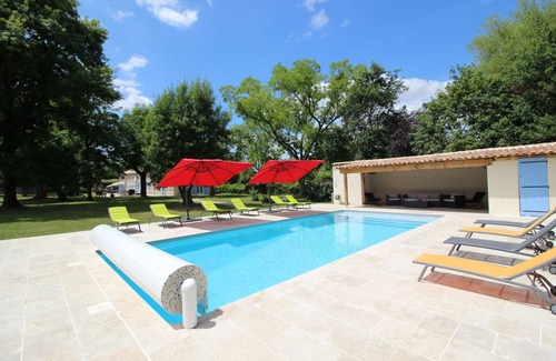 Serres-et-Montguyard House | Luxury Air Conditioned + Heated Pool 4 bed 4 bath Village House in the Dordogne
