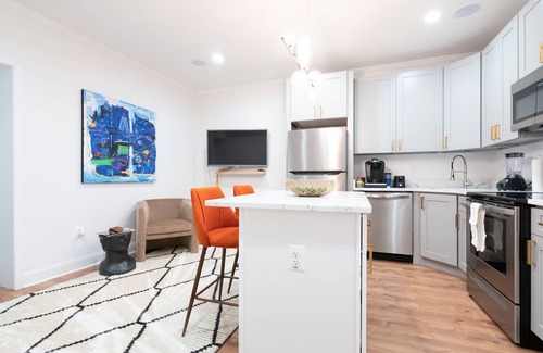 Trinidad Apartment | Luxury and Bright Remodeled Suite! Close to dwntn, airport & restaurants. Quiet!