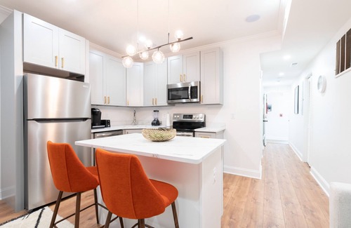 Trinidad Apartment | Luxury and Bright Remodeled Suite! Close to dwntn, airport & restaurants. Quiet!