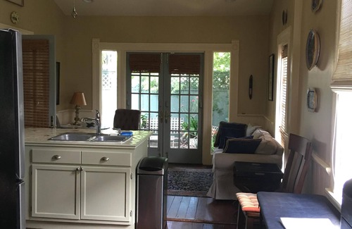 Audubon Apartment | Luxury And Charm Just Off Audubon Park-Walking Distance To Whole Foods