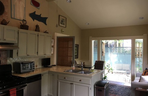 Audubon Apartment | Luxury And Charm Just Off Audubon Park-Walking Distance To Whole Foods