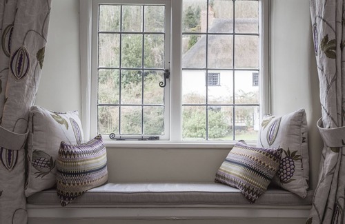 Milton Abbas Cottage | Luxury and Child-friendly Cottage Sleeps 6 in Unique Milton Abbas