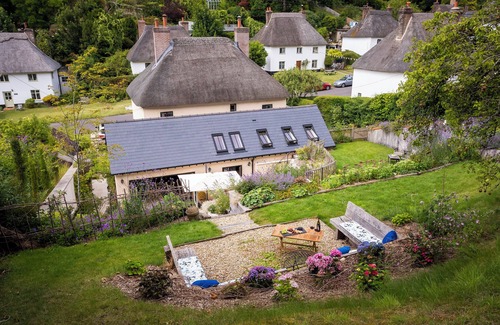 Milton Abbas Cottage | Luxury and Child-friendly Cottage Sleeps 6 in Unique Milton Abbas