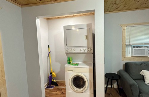 Mauston House | Luxury and Comfort meet in this modern 1- Bedroom house!