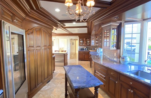 Far West House | Luxury and Cozy Villa in the Vineyard (Pet Friendly!)
