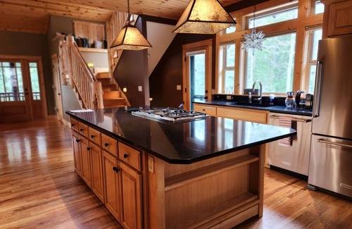 Estes Park House | Luxury and Privacy- Hot Tub- Top of the Rockies!