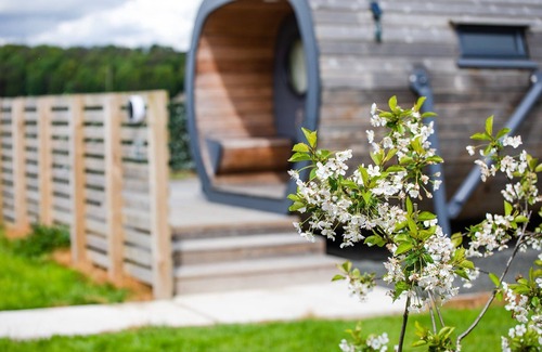 Alloa Cabin | Luxury Anthropod - Ben Cleugh with Private Decking & Hot Tub