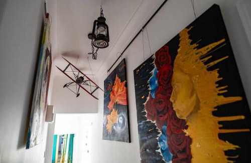 Bedford Apartment | Luxury ApArt Gallery Apartment 1 Near River & Free Parking