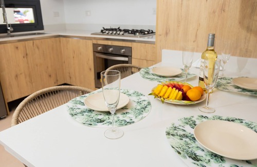 El Cortecito Apartment | ★Luxury Apartment 2 BR/2 Bath Steps from Ocean★