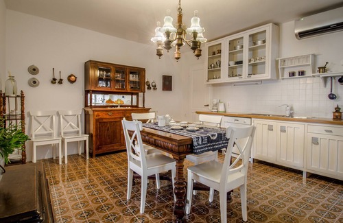 Sutivan Apartment | Luxury apartment in old palace