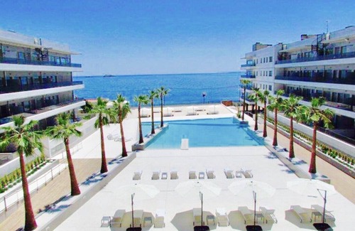 Ibiza Town Apartment | Luxury apartment in Playa den Bossa seafront