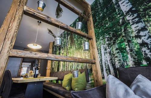 Lutago Apartment | Luxury Apartment Lodge with Terrace, Mountain View and Spa Access